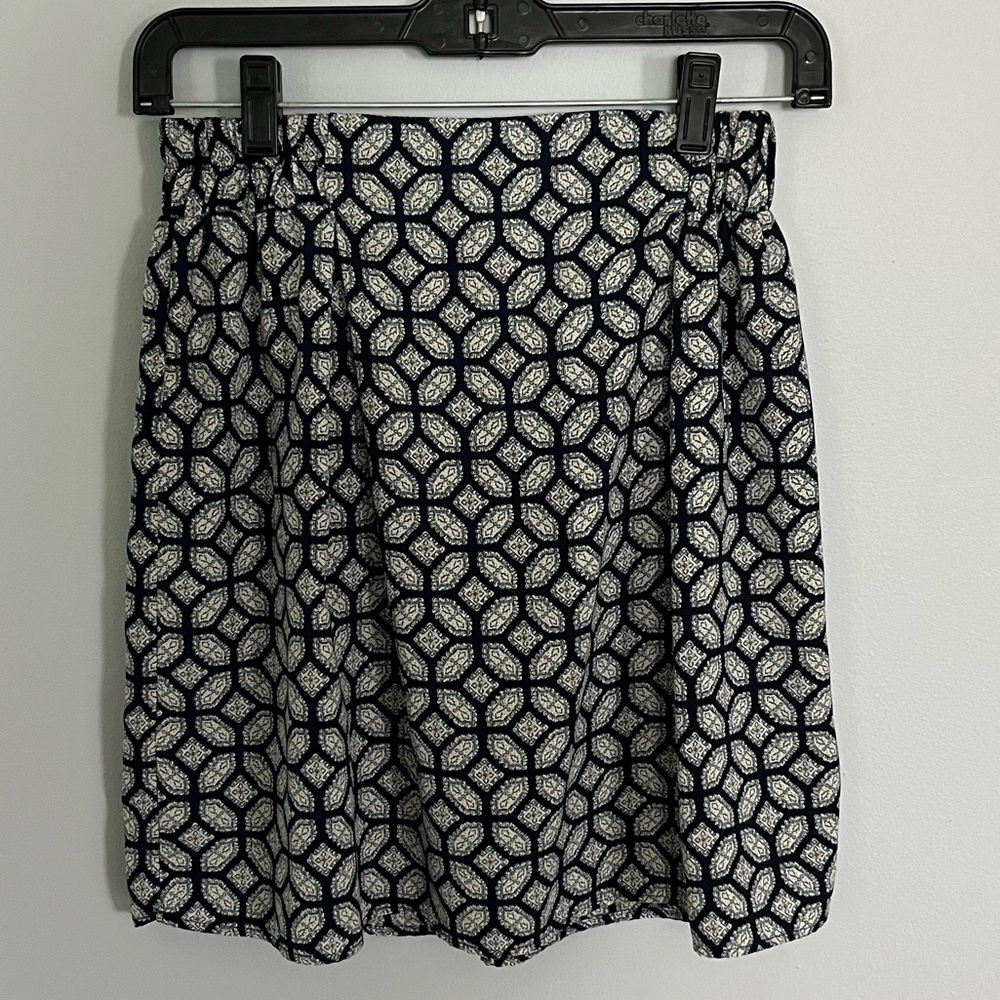 Women’s navy small skirt
